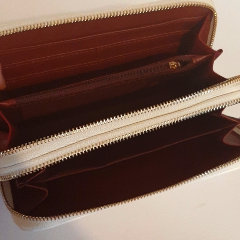 Fashion wallet. Smoke free home - Picture 3 of 3